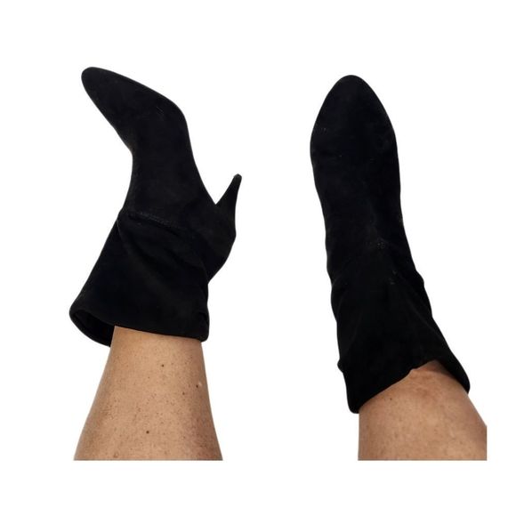 Unise slip on black velvety  highheel boots size 8m - Picture 1 of 11